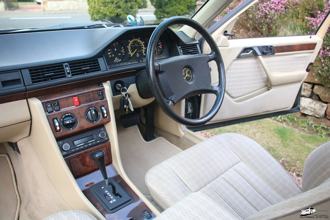 1990 Mercedes-Benz W124 E-Class - Image 29 of 30