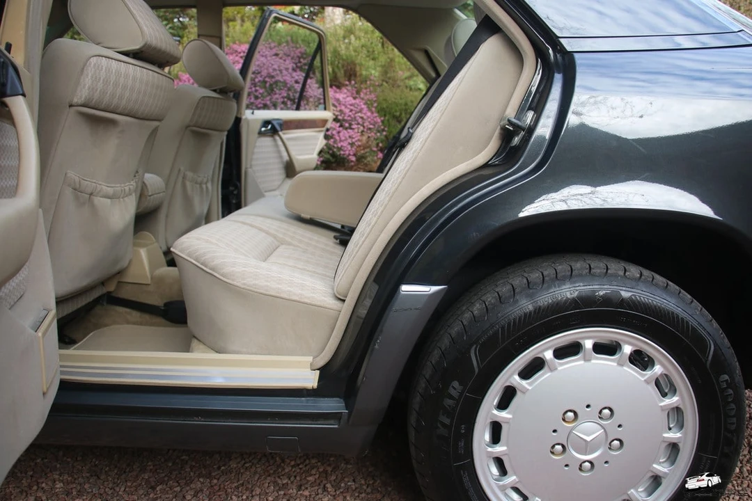 1990 Mercedes-Benz W124 E-Class - Image 25 of 30