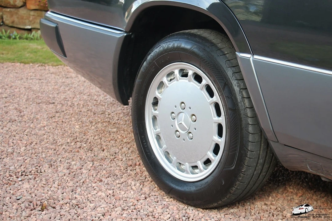 1990 Mercedes-Benz W124 E-Class - Image 13 of 30