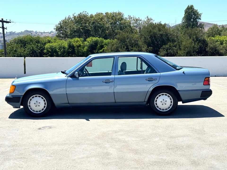 1990 Mercedes-Benz W124 E-Class - Image 13 of 31