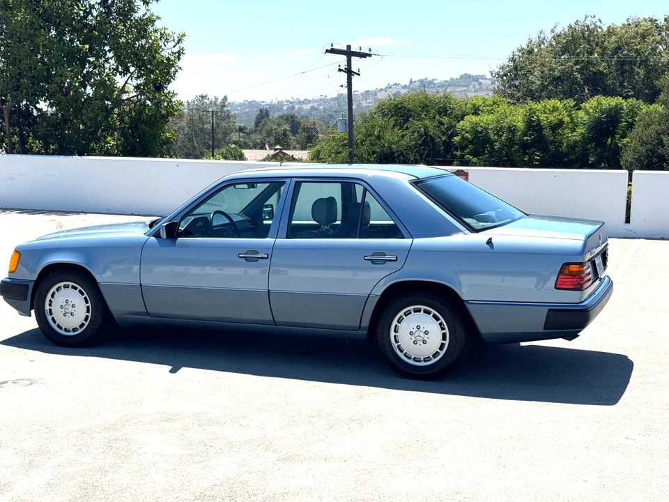 1990 Mercedes-Benz W124 E-Class - Image 12 of 31