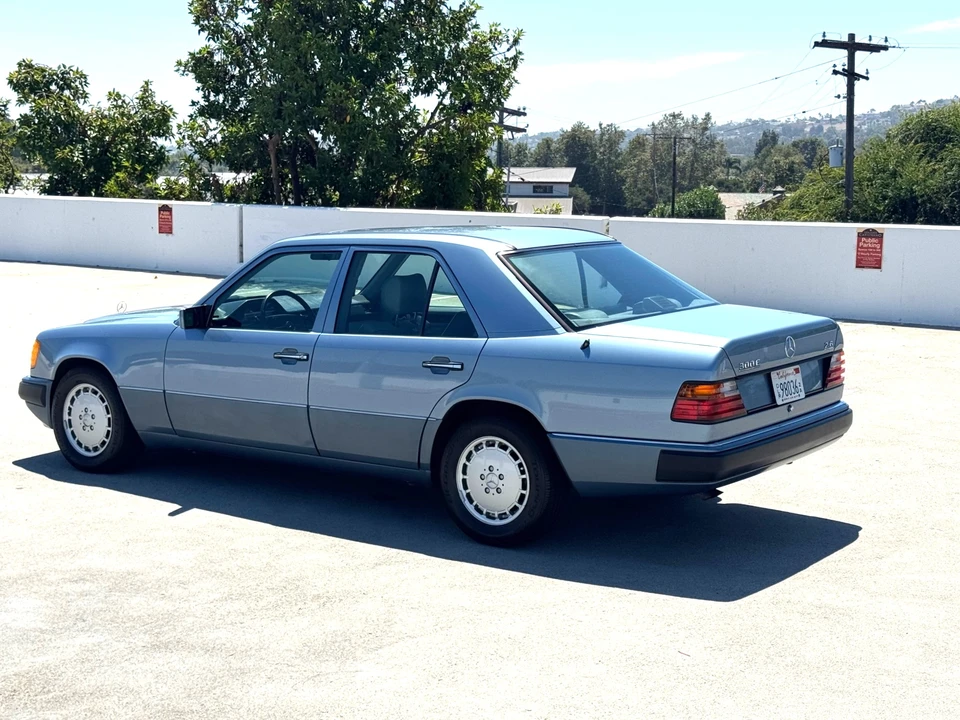 1990 Mercedes-Benz W124 E-Class - Image 11 of 31