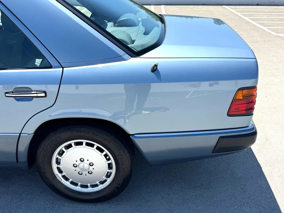 1990 Mercedes-Benz W124 E-Class - Image 29 of 31
