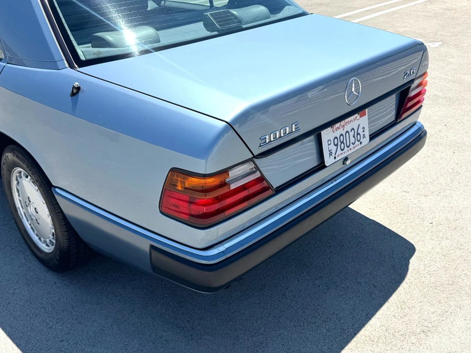 1990 Mercedes-Benz W124 E-Class - Image 30 of 31