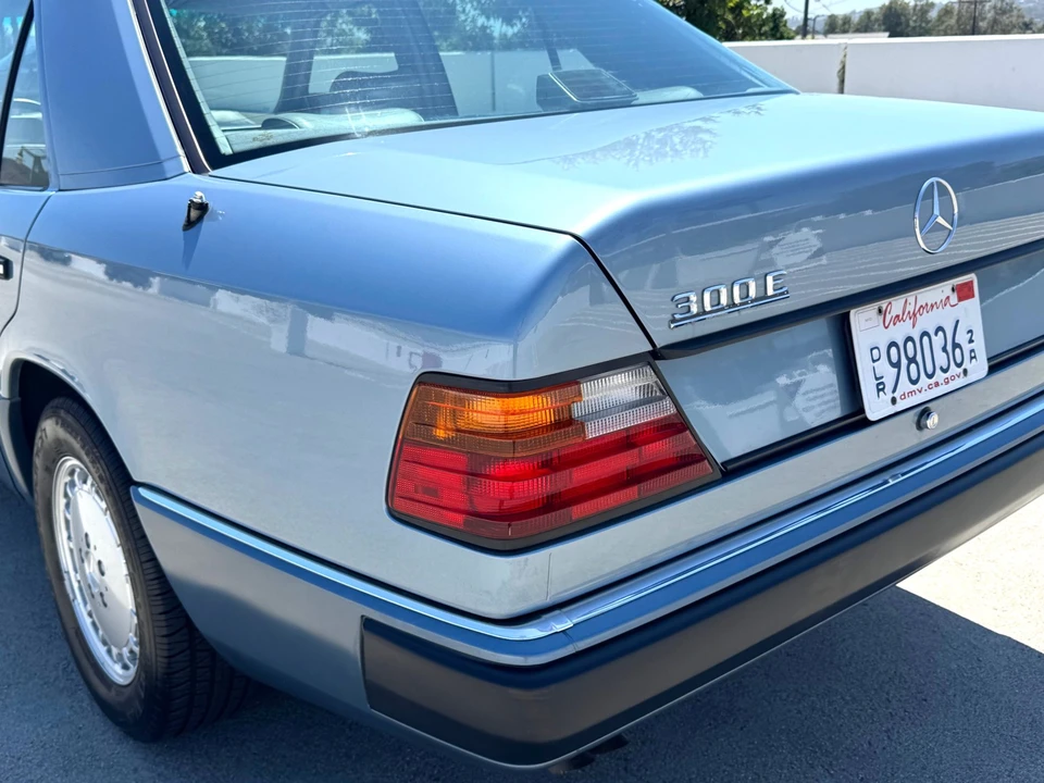 1990 Mercedes-Benz W124 E-Class - Image 31 of 31