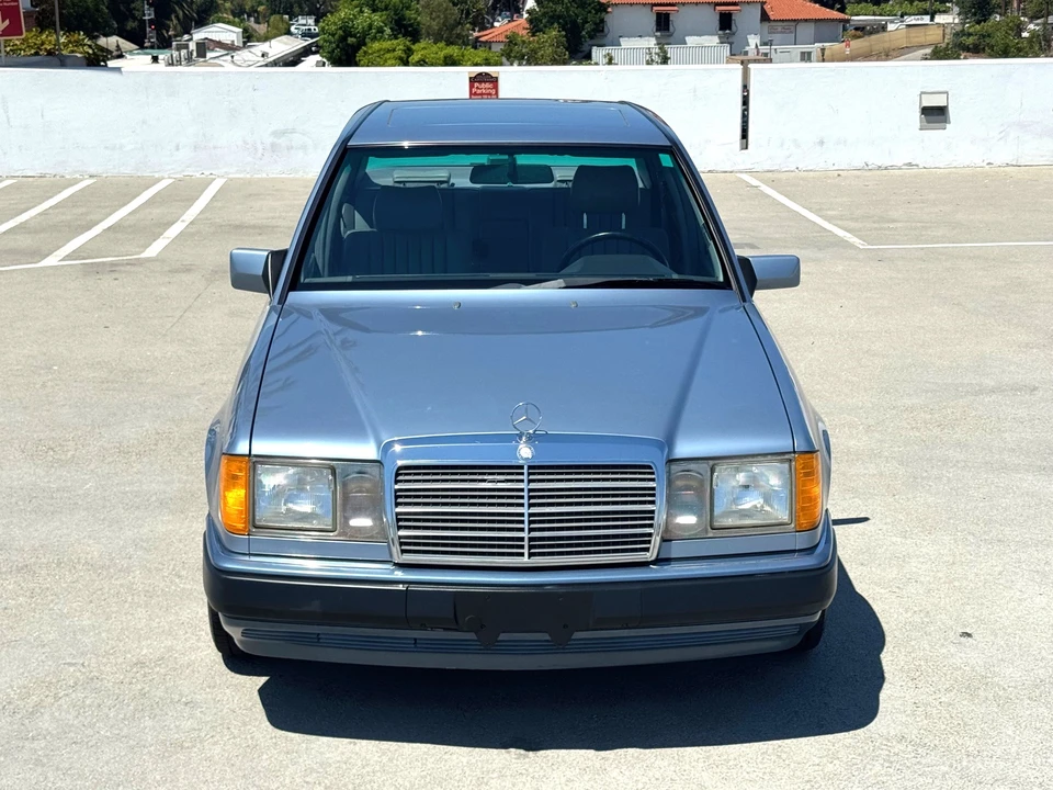 1990 Mercedes-Benz W124 E-Class - Image 2 of 31