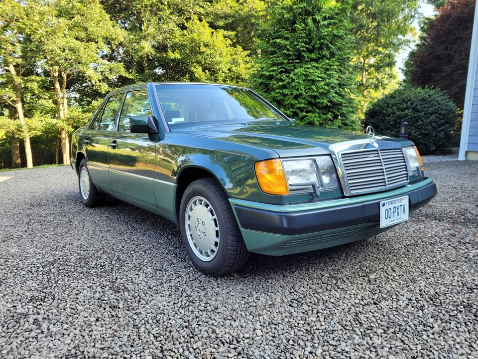 1990 Mercedes-Benz W124 E-Class - Image 2 of 31