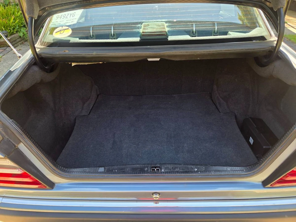 1990 Mercedes-Benz W124 E-Class - Image 16 of 19