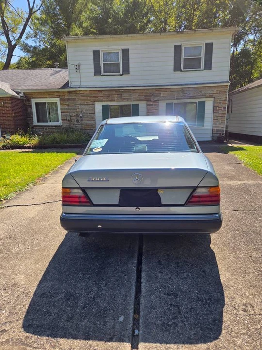 1990 Mercedes-Benz W124 E-Class - Image 2 of 19