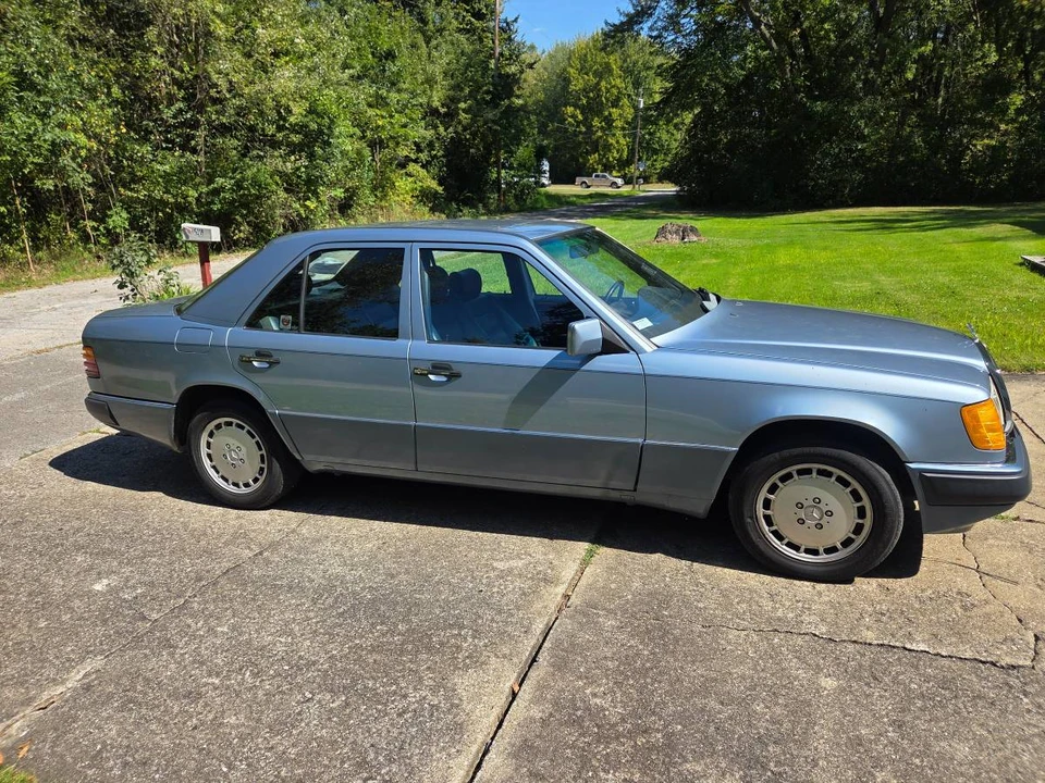 1990 Mercedes-Benz W124 E-Class - Image 3 of 19