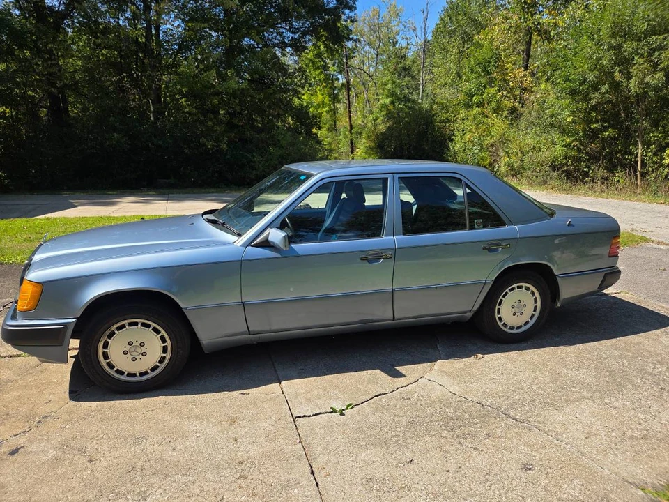 1990 Mercedes-Benz W124 E-Class - Image 4 of 19