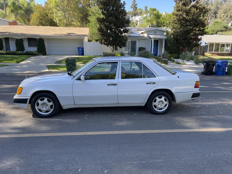 1990 Mercedes-Benz W124 E-Class - Image 4 of 31