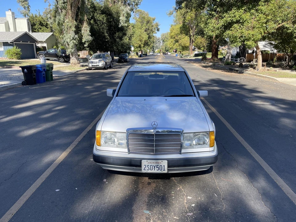 1990 Mercedes-Benz W124 E-Class - Image 2 of 31