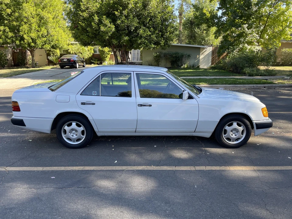 1990 Mercedes-Benz W124 E-Class - Image 7 of 31