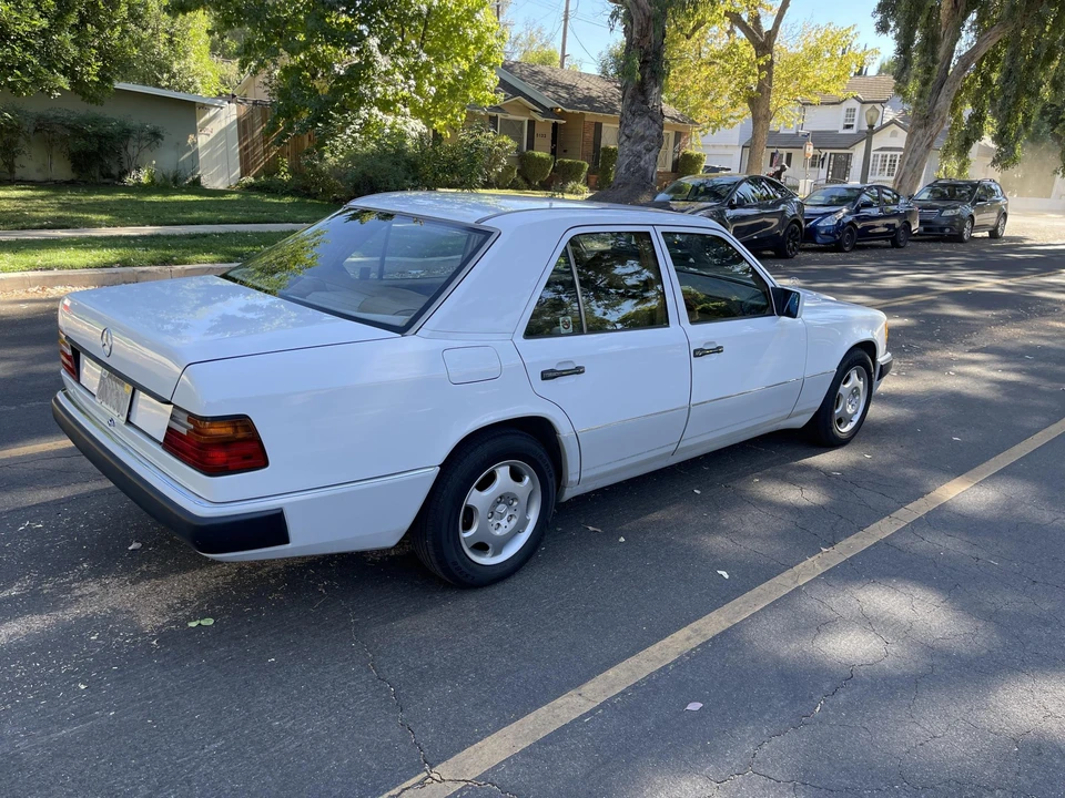 1990 Mercedes-Benz W124 E-Class - Image 5 of 31
