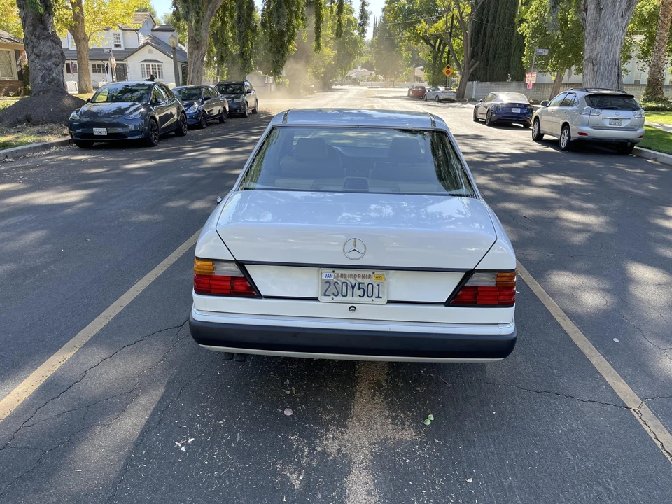 1990 Mercedes-Benz W124 E-Class - Image 6 of 31
