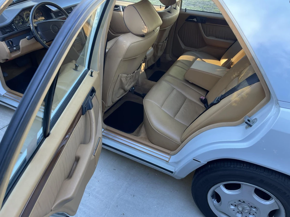 1990 Mercedes-Benz W124 E-Class - Image 25 of 31