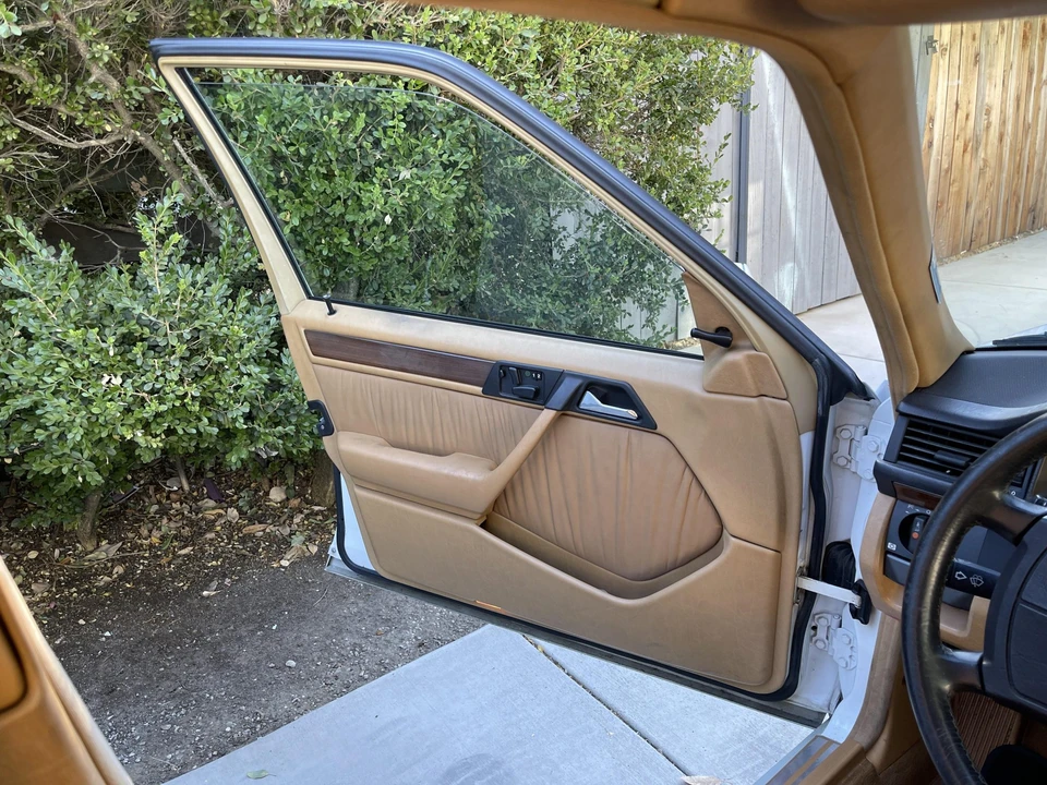 1990 Mercedes-Benz W124 E-Class - Image 18 of 31