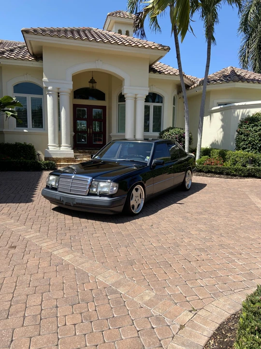 1990 Mercedes-Benz W124 E-Class - Image 2 of 31