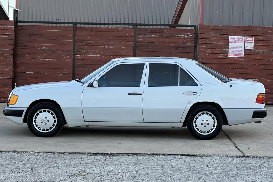 1990 Mercedes-Benz W124 E-Class - Image 3 of 31