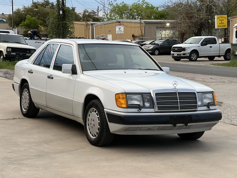 1990 Mercedes-Benz W124 E-Class - Image 14 of 31