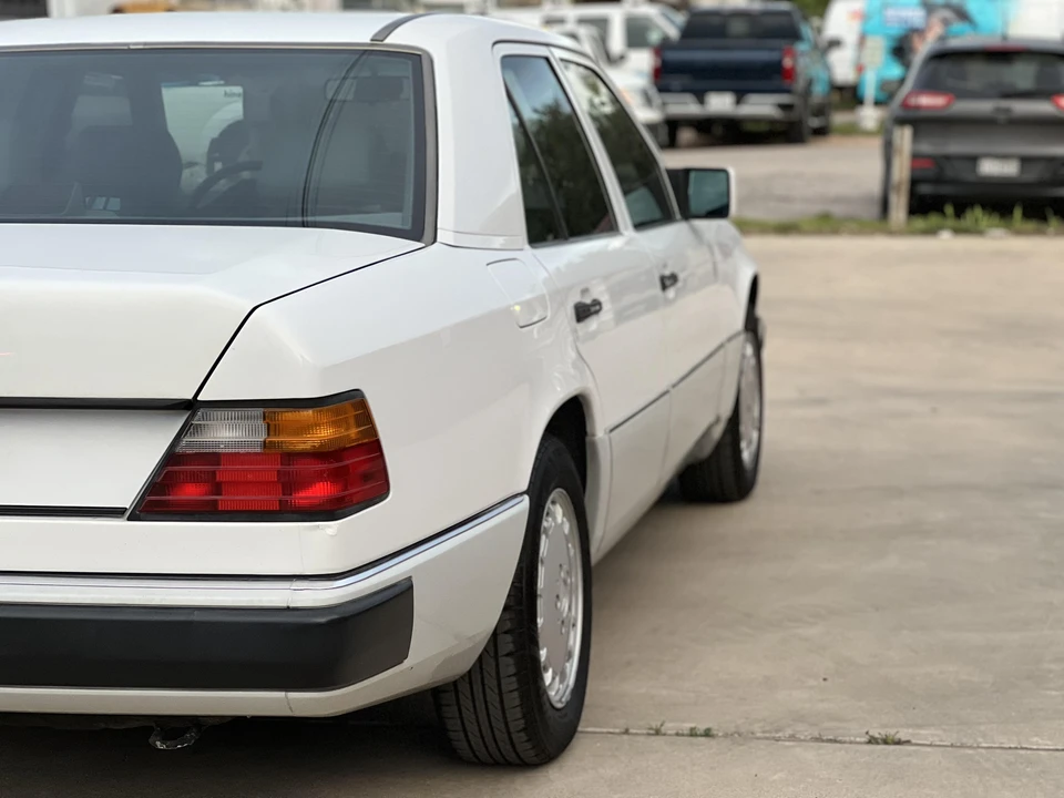 1990 Mercedes-Benz W124 E-Class - Image 24 of 31