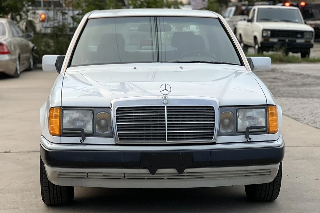 1990 Mercedes-Benz W124 E-Class - Image 2 of 31