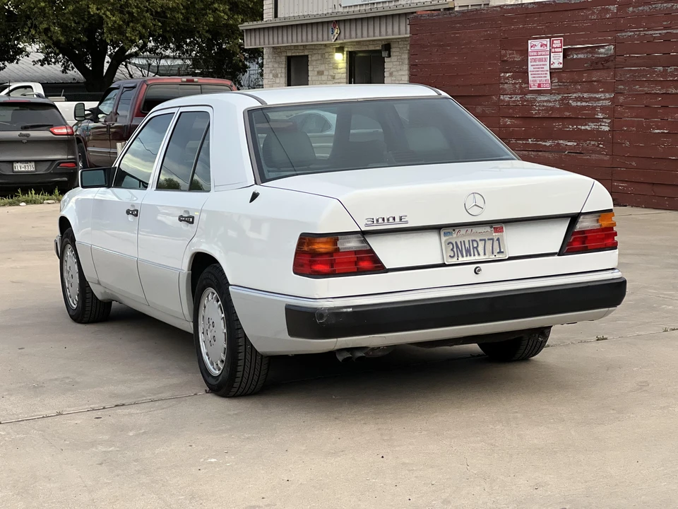 1990 Mercedes-Benz W124 E-Class - Image 10 of 31