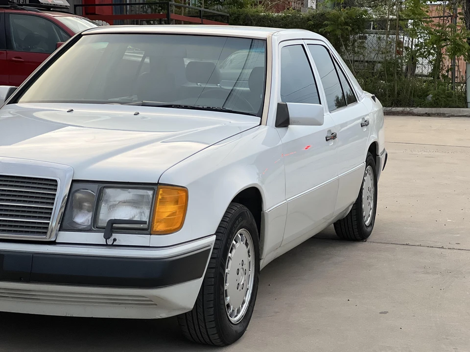 1990 Mercedes-Benz W124 E-Class - Image 17 of 31