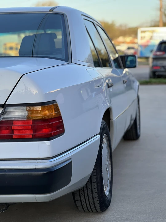 1990 Mercedes-Benz W124 E-Class - Image 25 of 31