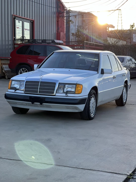 1990 Mercedes-Benz W124 E-Class - Image 8 of 31