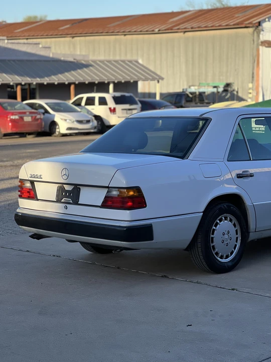 1990 Mercedes-Benz W124 E-Class - Image 23 of 31
