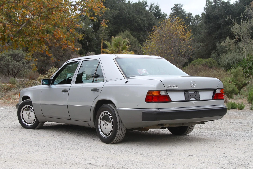 1990 Mercedes-Benz W124 E-Class - Image 13 of 31