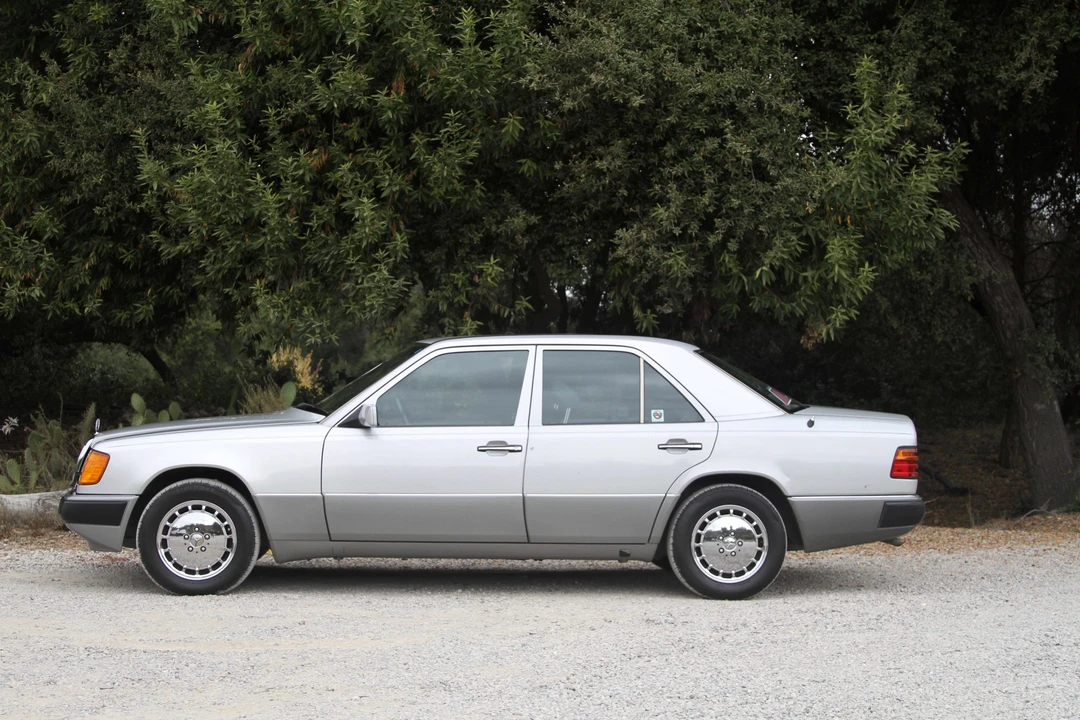 1990 Mercedes-Benz W124 E-Class - Image 9 of 31