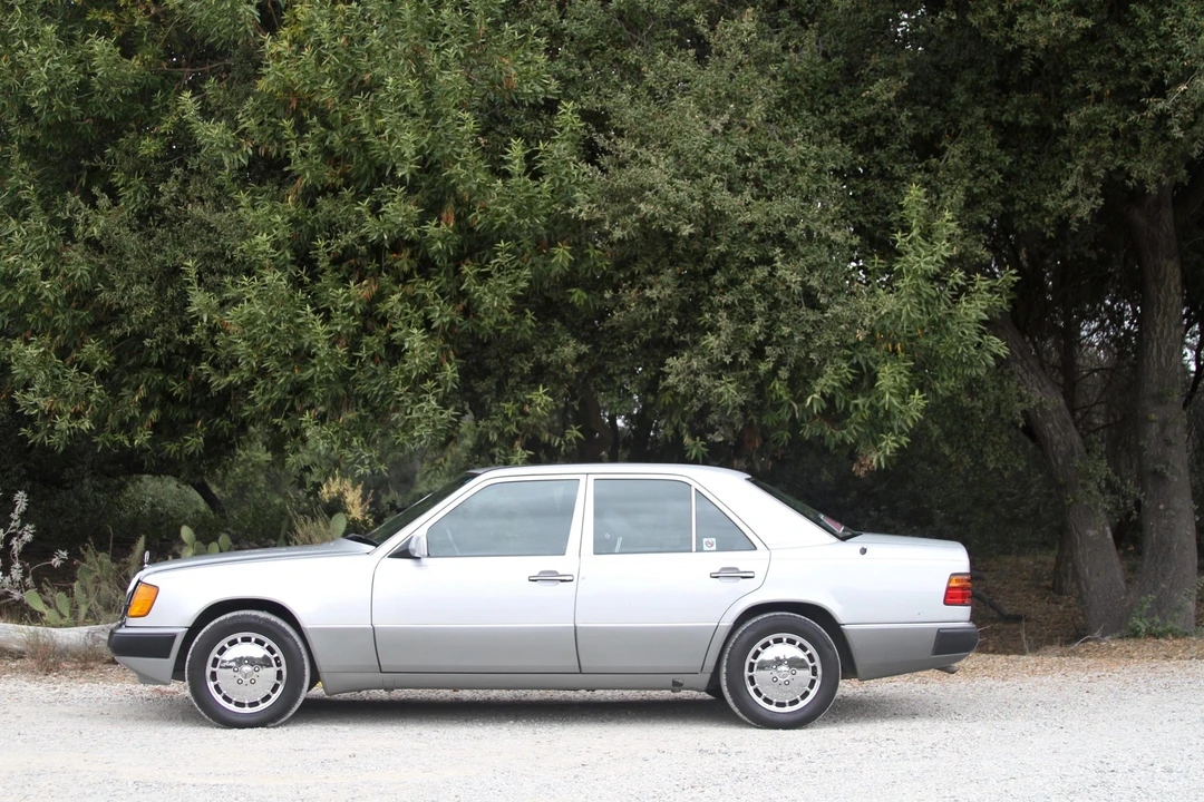 1990 Mercedes-Benz W124 E-Class - Image 10 of 31