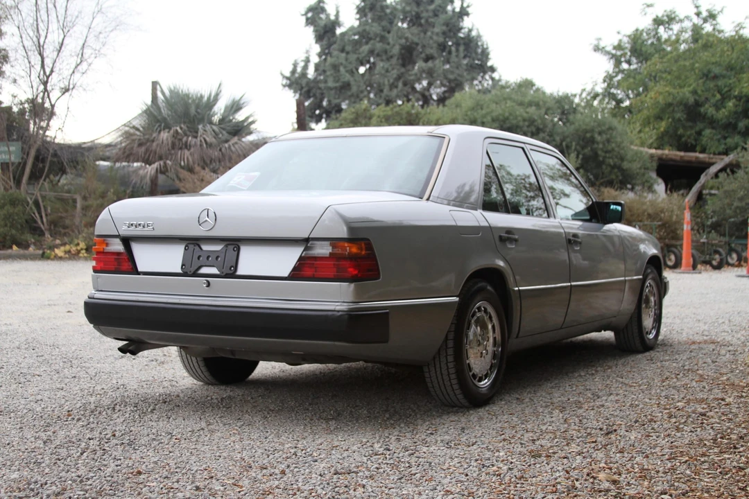 1990 Mercedes-Benz W124 E-Class - Image 21 of 31