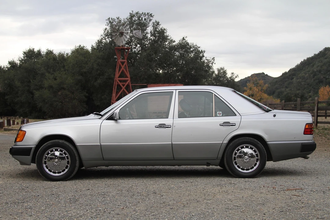1990 Mercedes-Benz W124 E-Class - Image 12 of 31