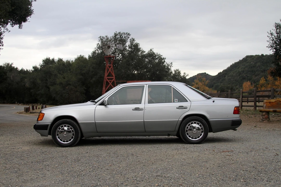 1990 Mercedes-Benz W124 E-Class - Image 11 of 31
