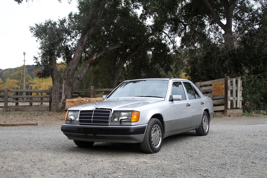 1990 Mercedes-Benz W124 E-Class - Image 2 of 31