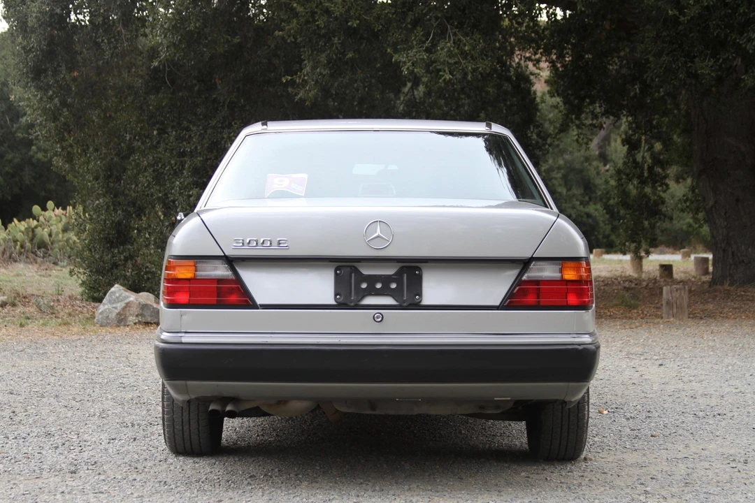 1990 Mercedes-Benz W124 E-Class - Image 16 of 31