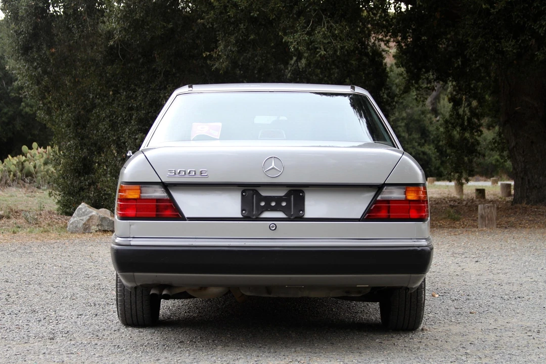 1990 Mercedes-Benz W124 E-Class - Image 17 of 31