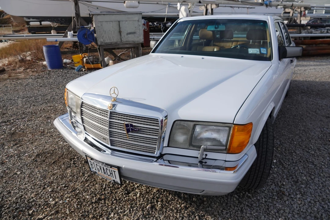 1990 Mercedes-Benz W126 S-Class Sedan - Image 2 of 31