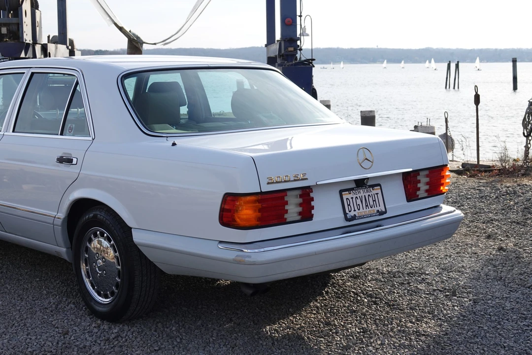 1990 Mercedes-Benz W126 S-Class Sedan - Image 13 of 31