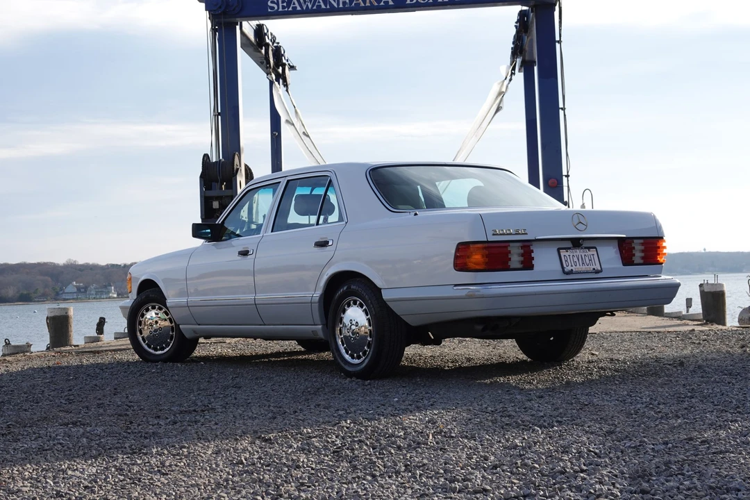 1990 Mercedes-Benz W126 S-Class Sedan - Image 4 of 31