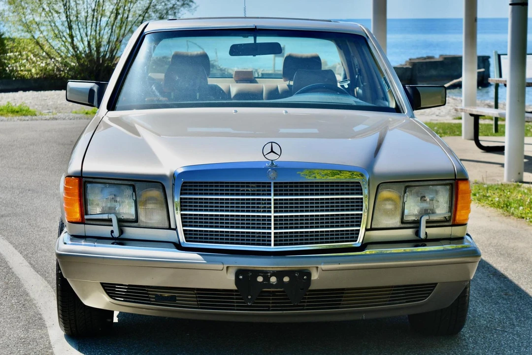 1990 Mercedes-Benz W126 S-Class Sedan - Image 2 of 31