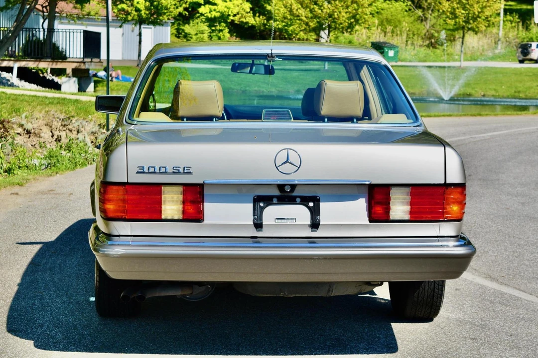 1990 Mercedes-Benz W126 S-Class Sedan - Image 5 of 31