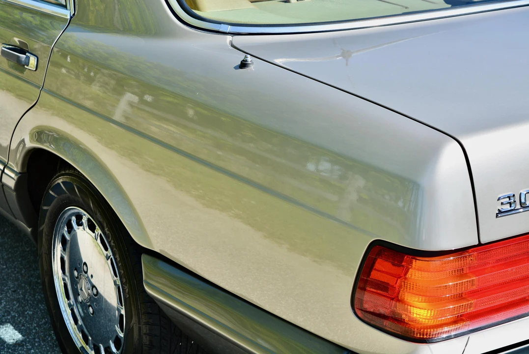 1990 Mercedes-Benz W126 S-Class Sedan - Image 24 of 31
