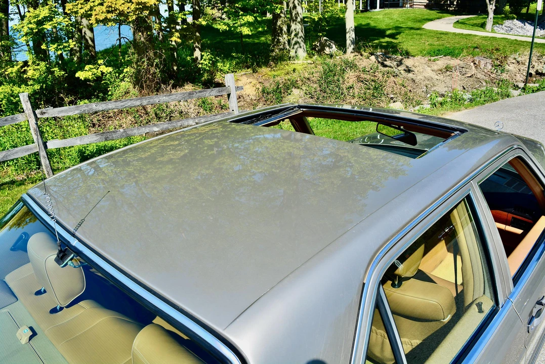 1990 Mercedes-Benz W126 S-Class Sedan - Image 30 of 31