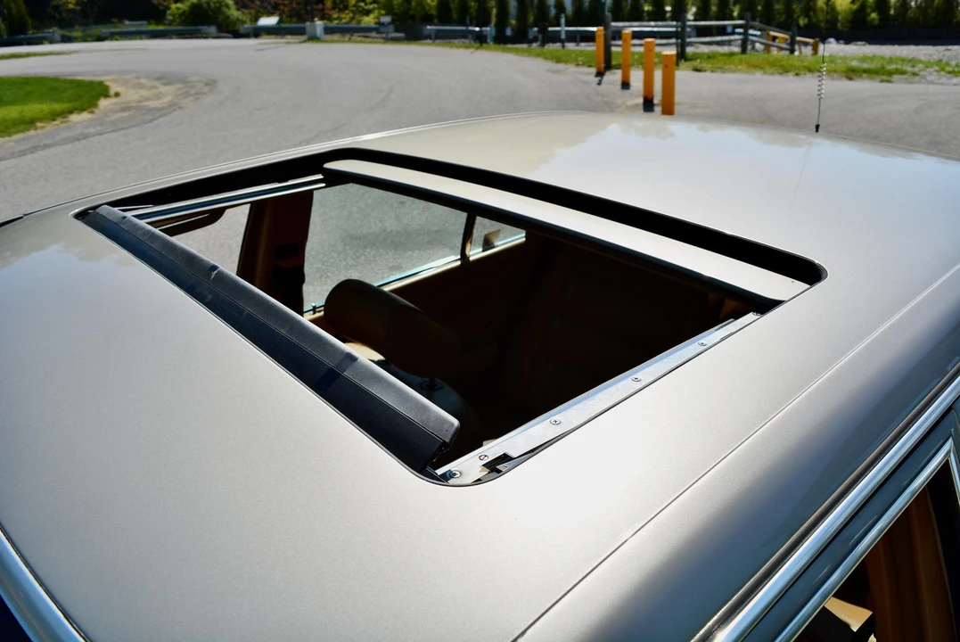 1990 Mercedes-Benz W126 S-Class Sedan - Image 18 of 31