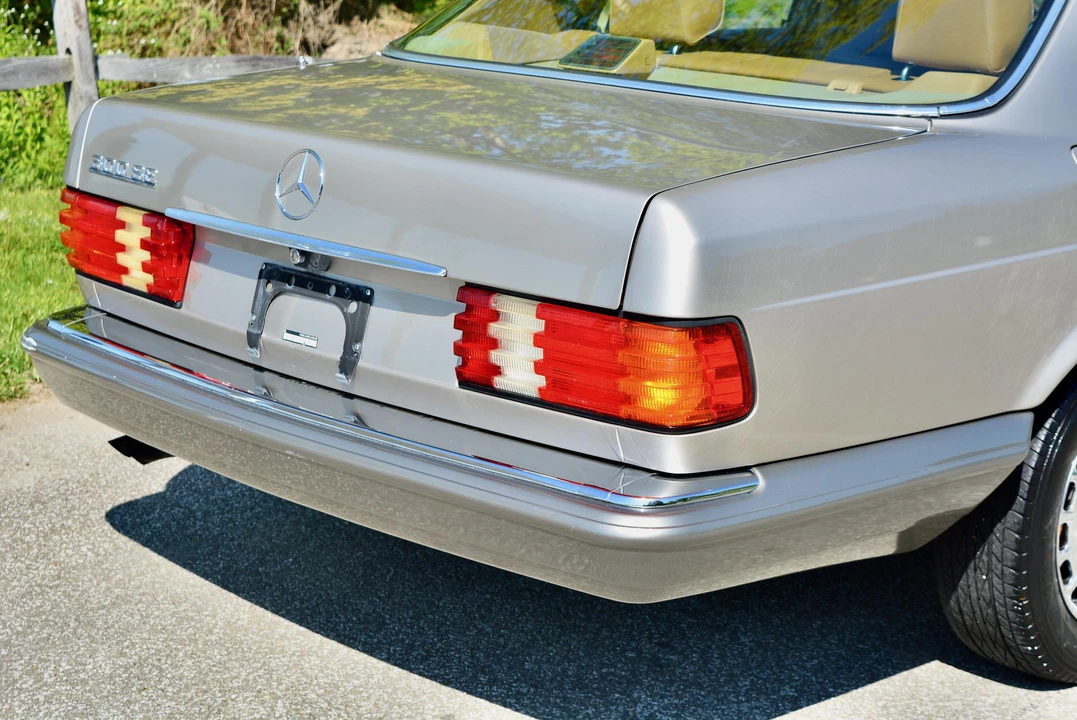 1990 Mercedes-Benz W126 S-Class Sedan - Image 27 of 31